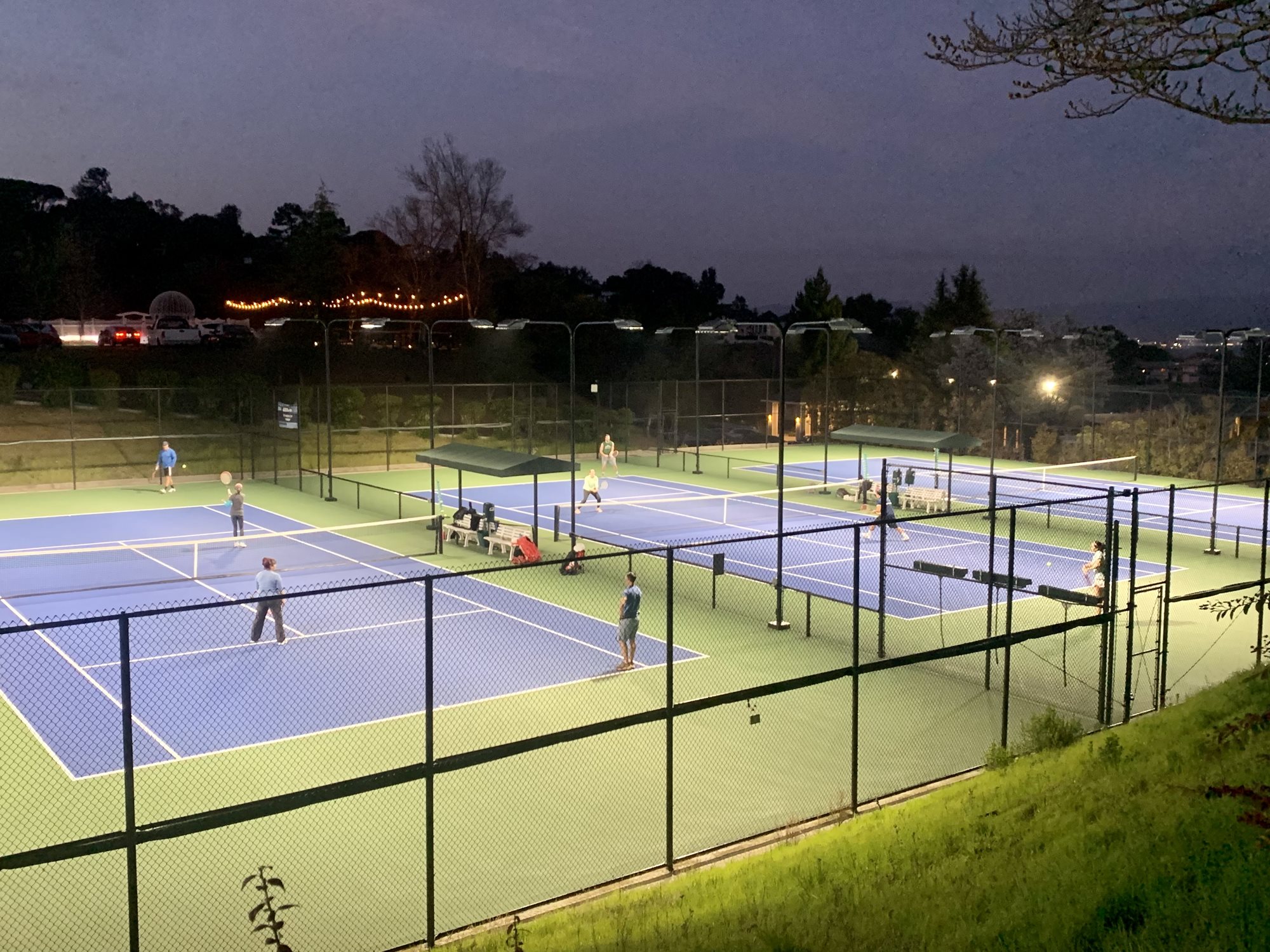 lighted-tennis-night