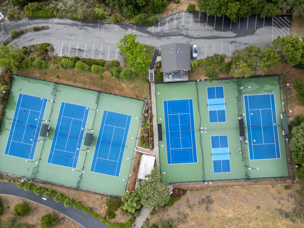 saratoga-country-club-courts