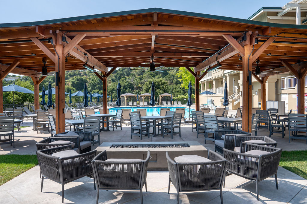 covered-pool-seating